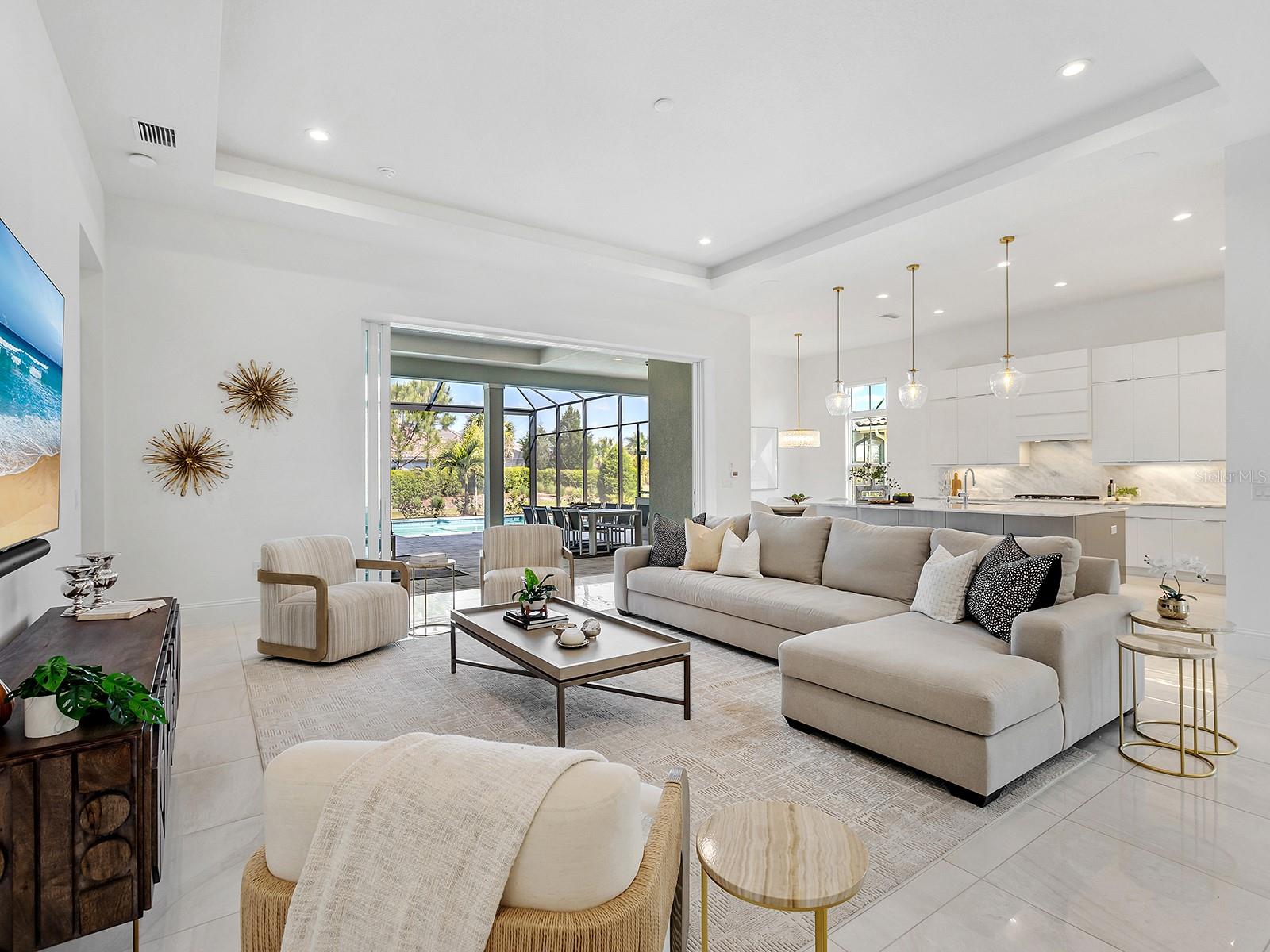 LAKE CLUB - Residential