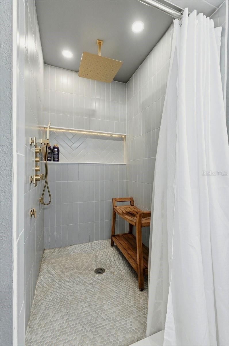 CLUBHOUSE ROAD - Residential