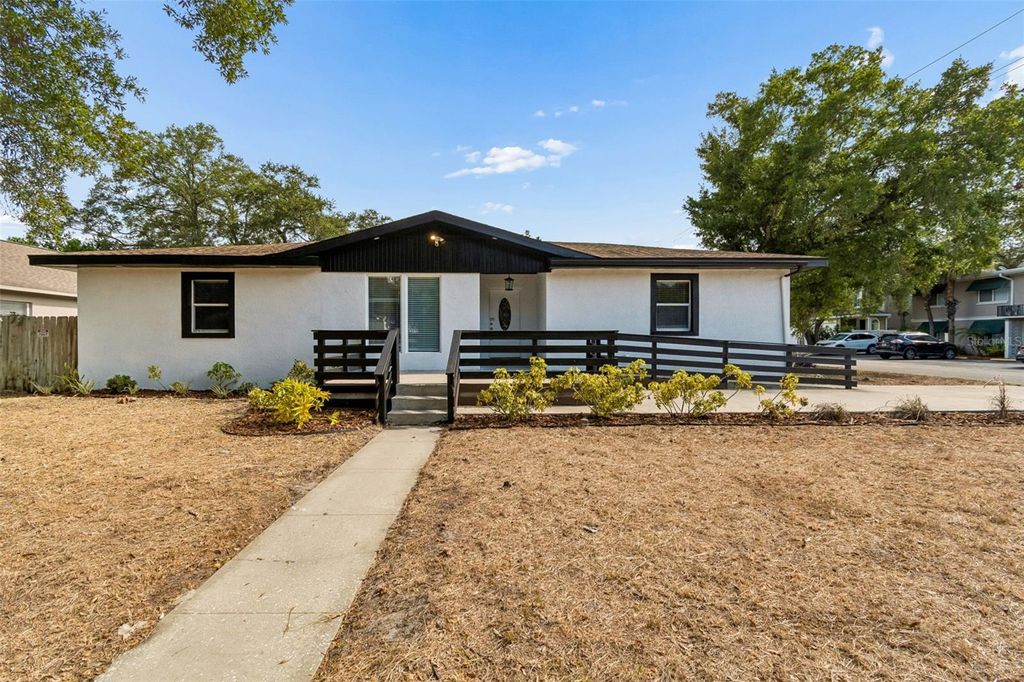 Photo of 3901 W Platt Street, Tampa, FL 33609 (MLS # TB8508913)