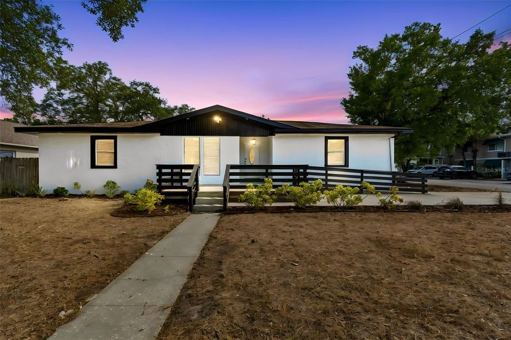 Photo of 3901 W Platt Street, Tampa, FL 33609 (MLS # TB8508913)