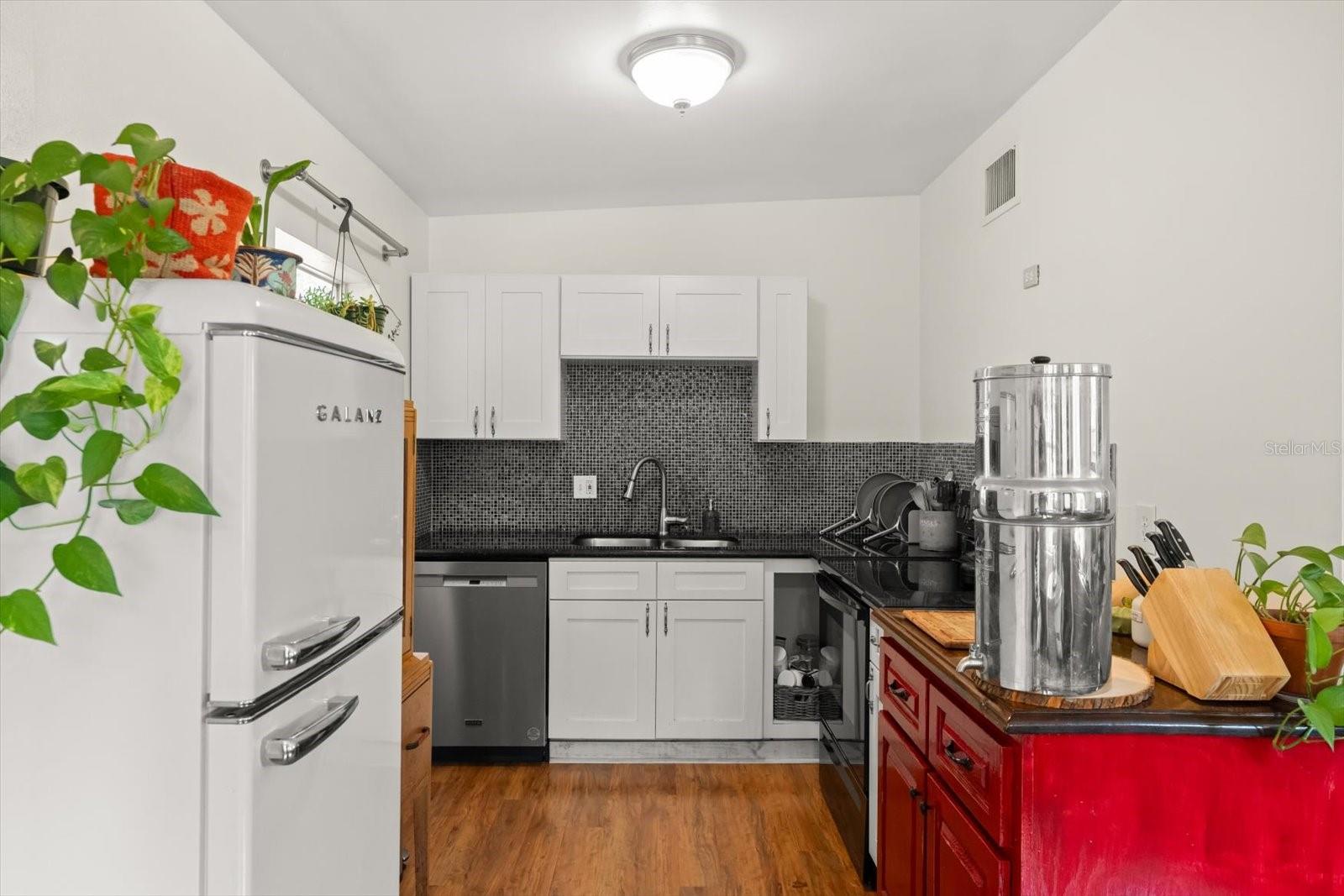 1421 W NEW HAMPSHIRE STREET