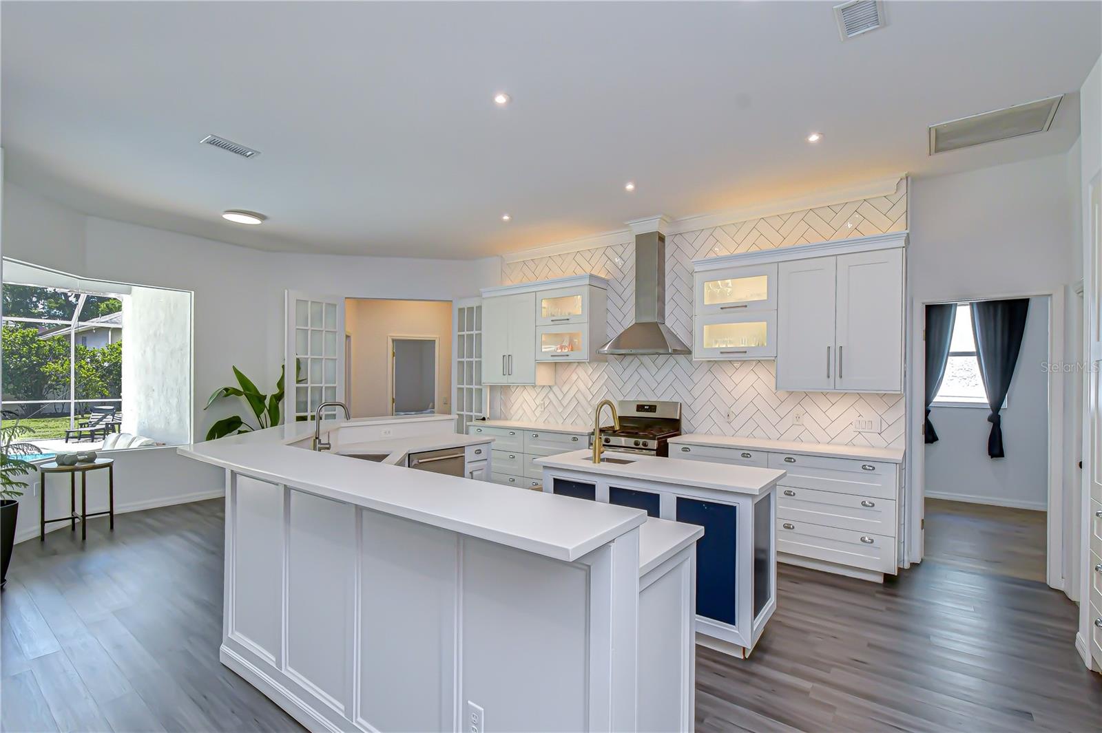 VALRICO FOREST - Residential