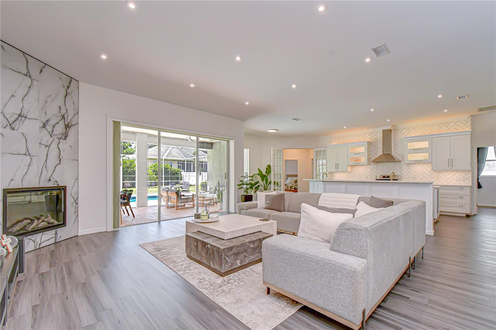 VALRICO FOREST - Residential