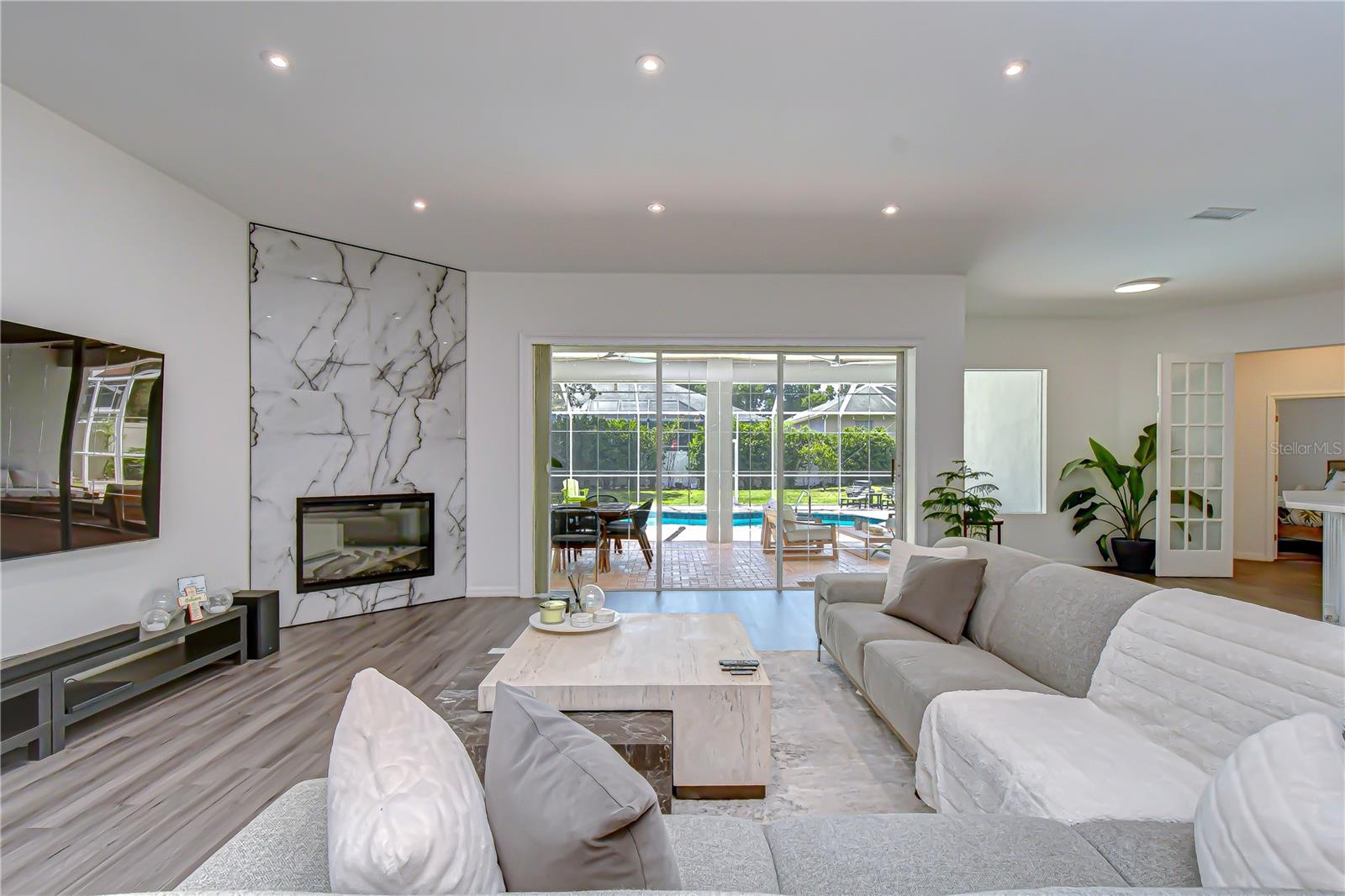 VALRICO FOREST - Residential