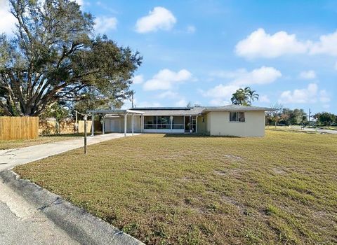 Photo of 122 Algiers Drive, Venice, FL 34293 (MLS # TB8470064)