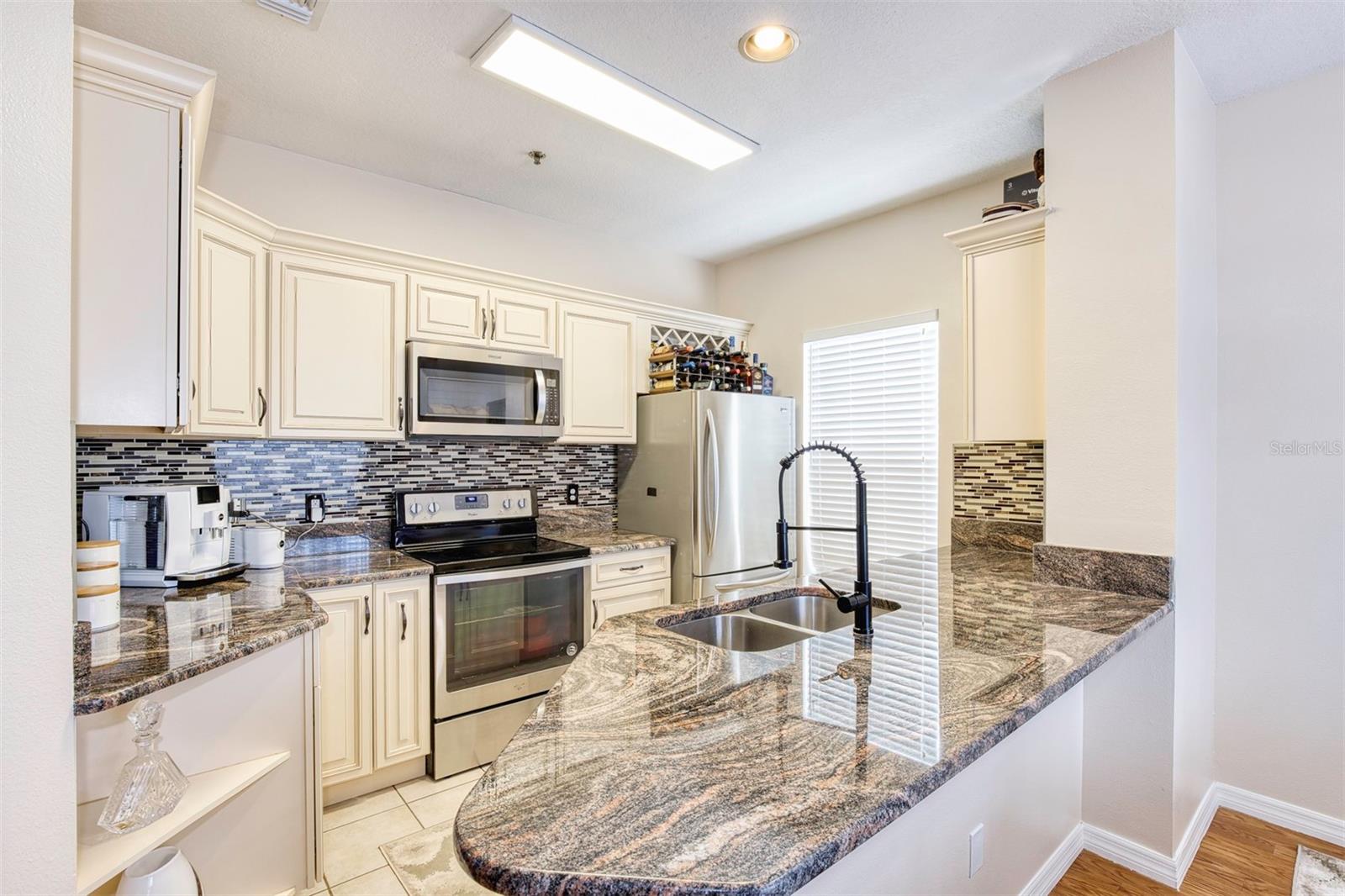 SUMMERGATE CONDO PH 01 5923/0662 - Residential Lease