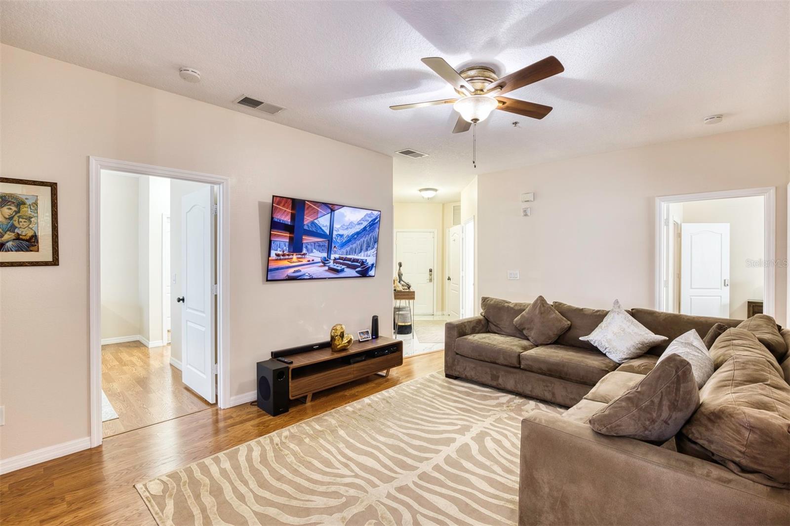 SUMMERGATE CONDO PH 01 5923/0662 - Residential Lease