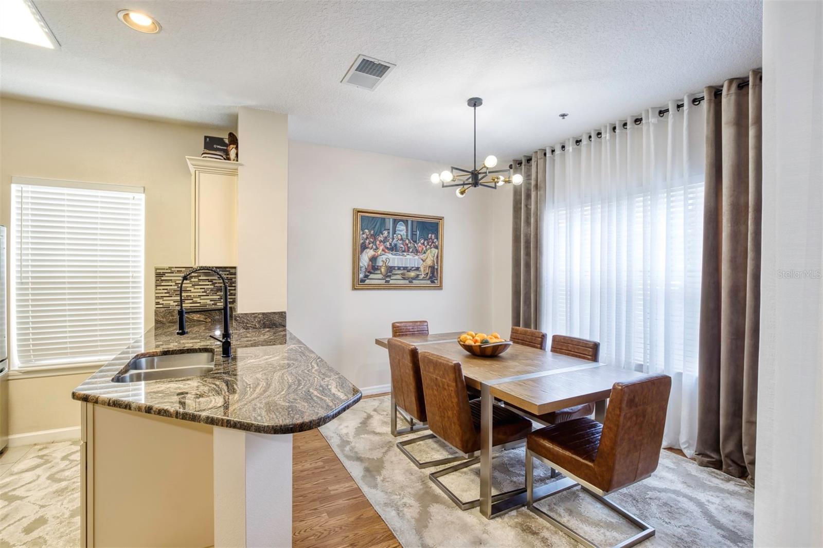 SUMMERGATE CONDO PH 01 5923/0662 - Residential Lease