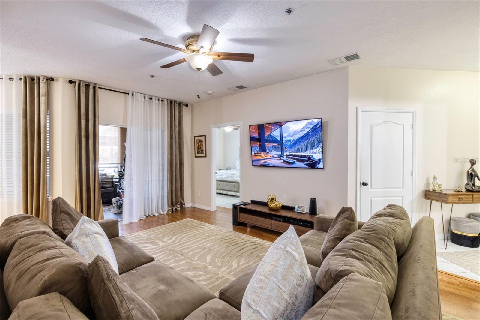 SUMMERGATE CONDO PH 01 5923/0662 - Residential Lease