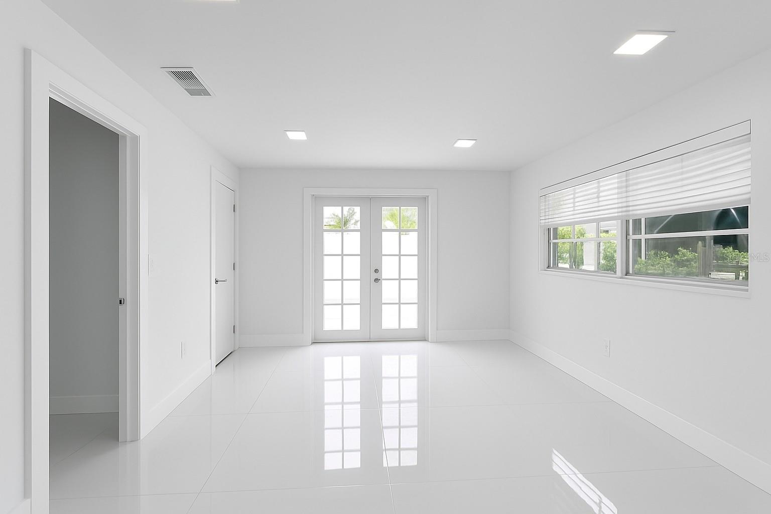 FORT MYERS SHORES - Residential