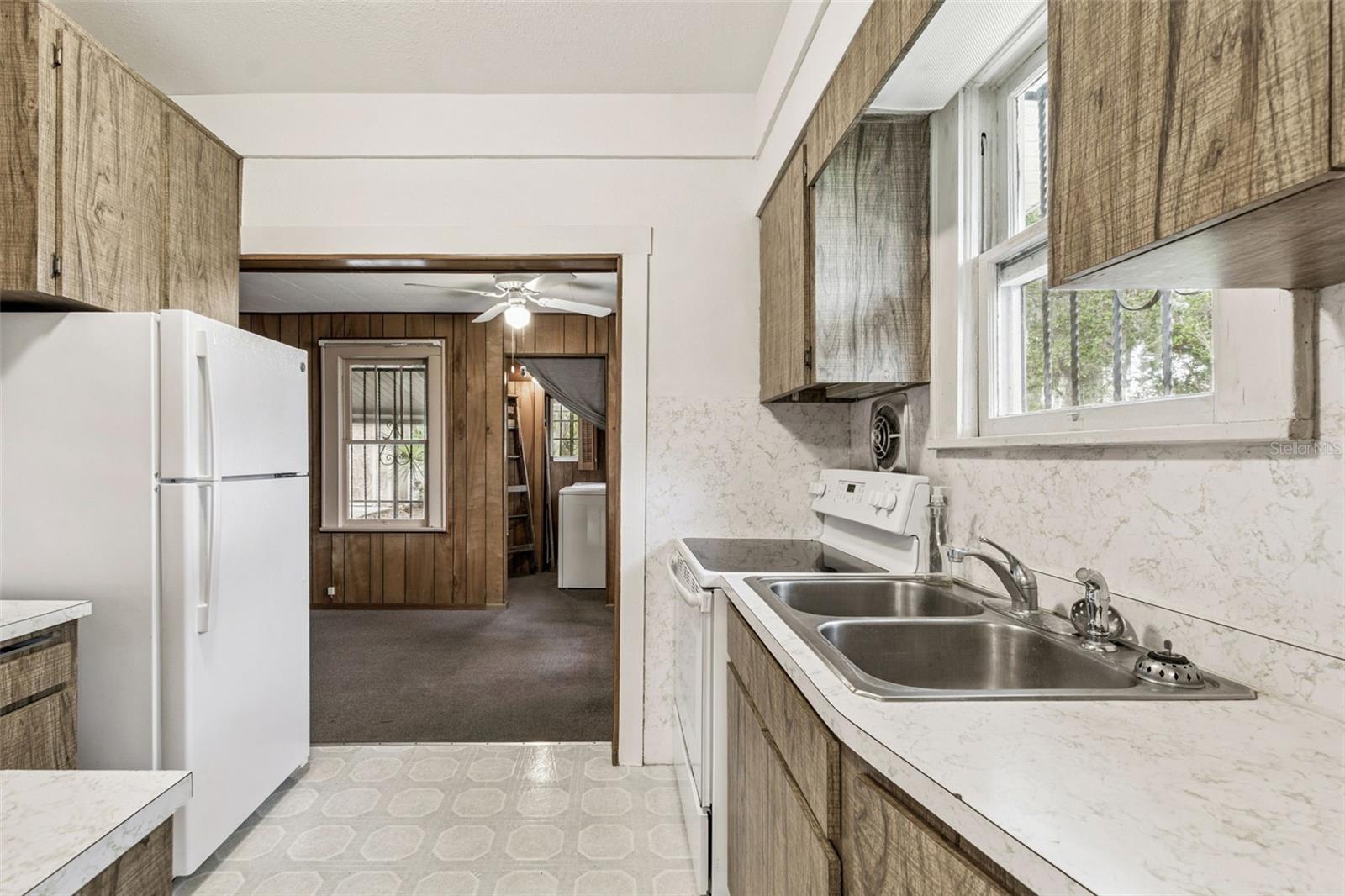 LAKE HUNTER TERRACE - Residential