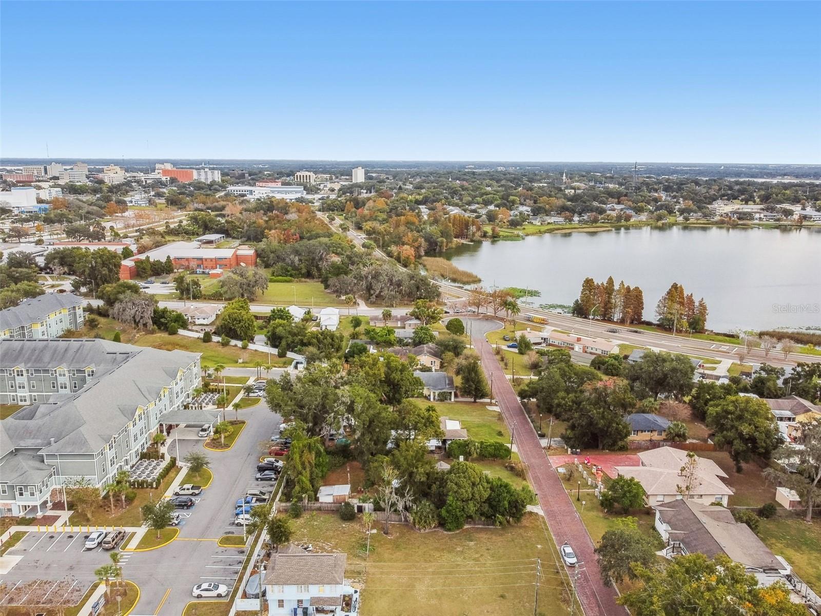 LAKE HUNTER TERRACE - Residential