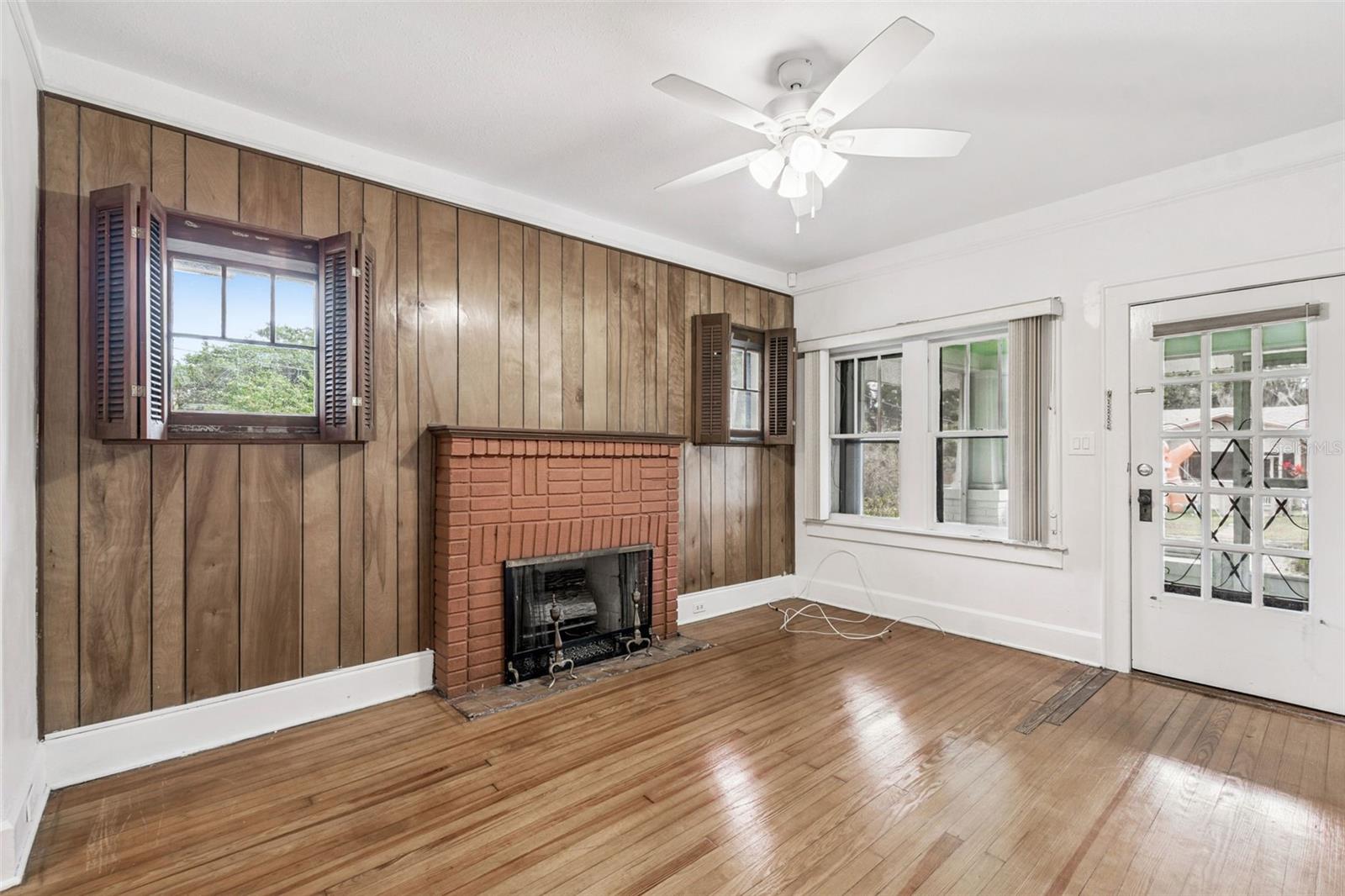 LAKE HUNTER TERRACE - Residential