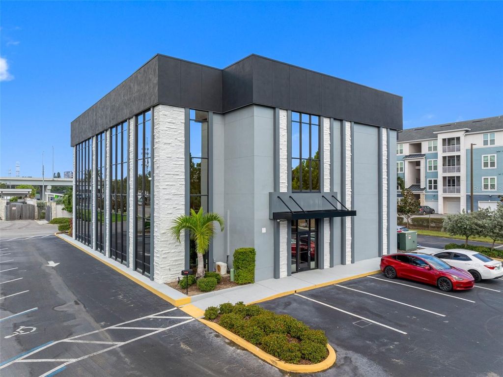 Photo of 18401 Us 19 N, Clearwater, FL 33764 (MLS # TB8432459)