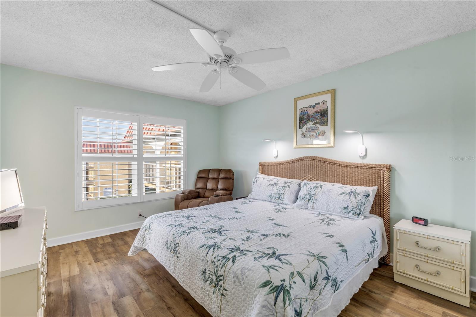 POINT EAST - Residential