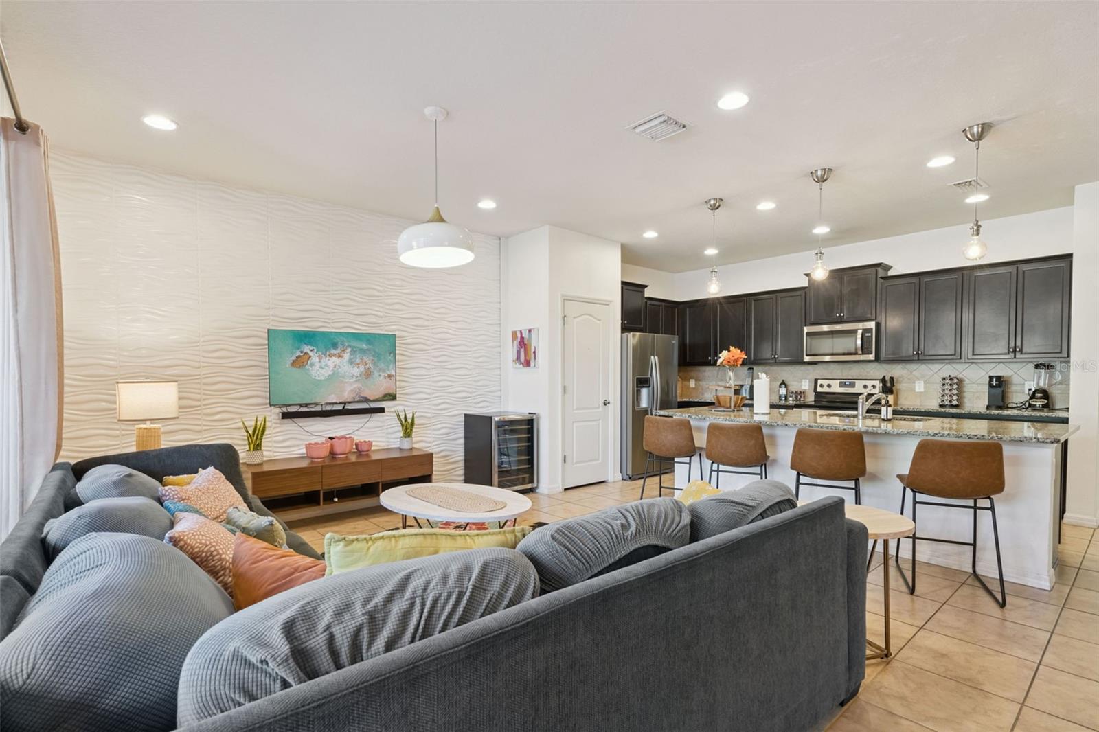 WINDSOR AT WESTSIDE - Residential