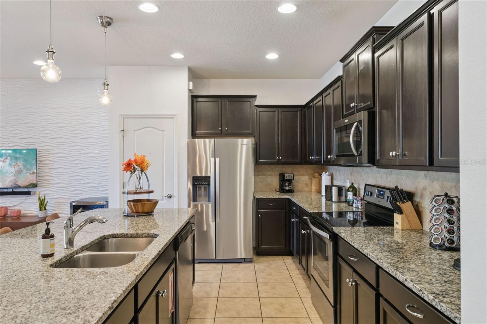 WINDSOR AT WESTSIDE - Residential