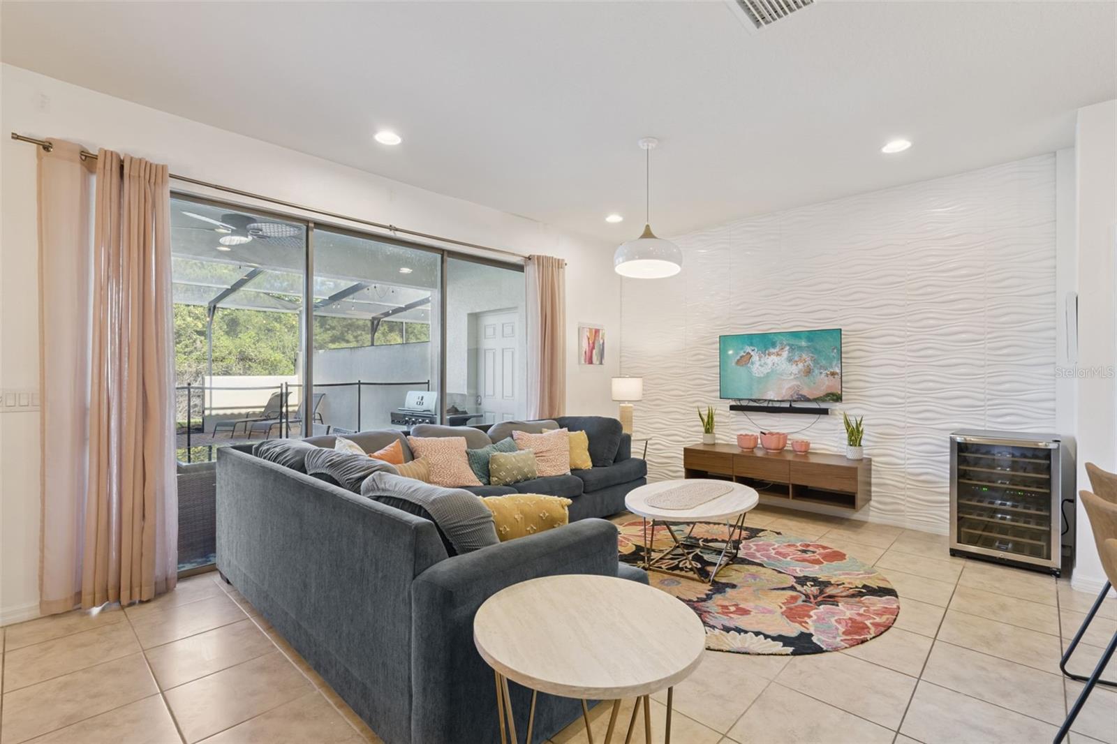 WINDSOR AT WESTSIDE - Residential