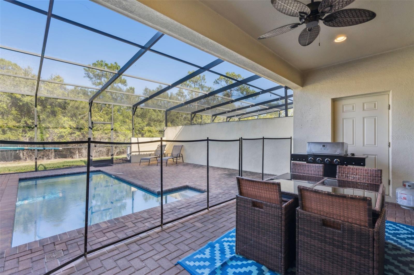 WINDSOR AT WESTSIDE - Residential