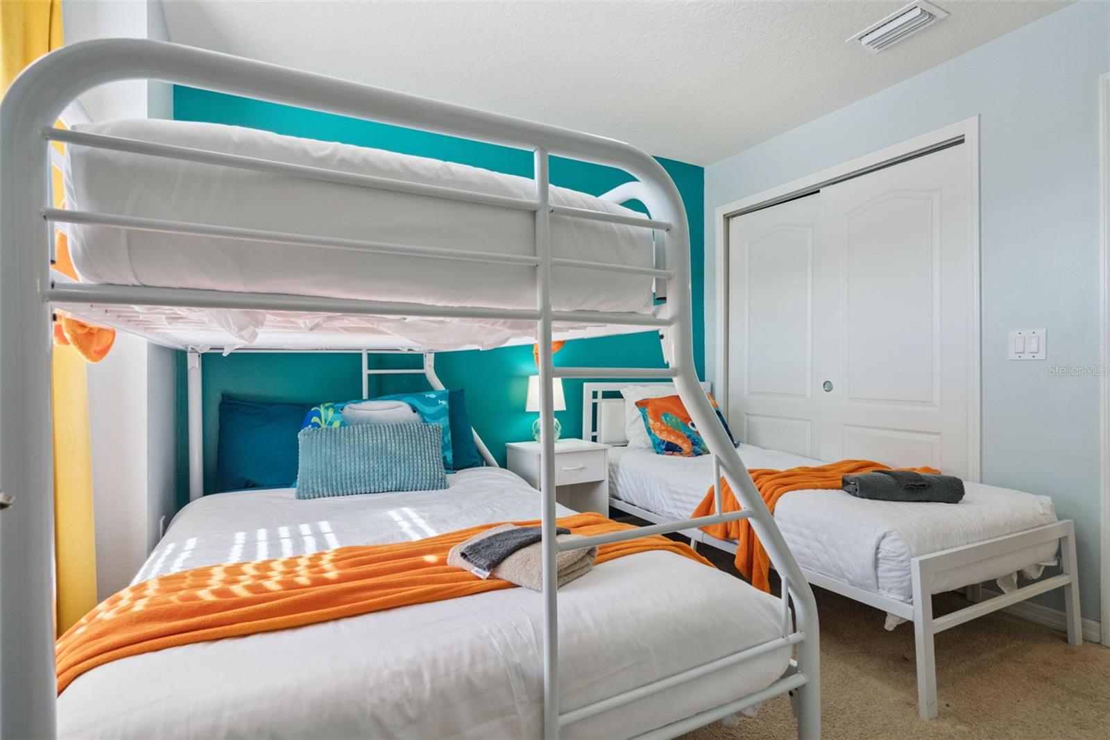 WINDSOR AT WESTSIDE - Residential