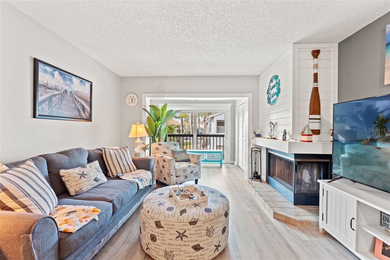 1930 LAUGHING GULL LANE 1225