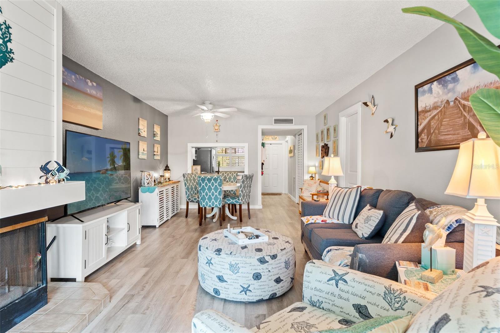 1930 LAUGHING GULL LANE 1225