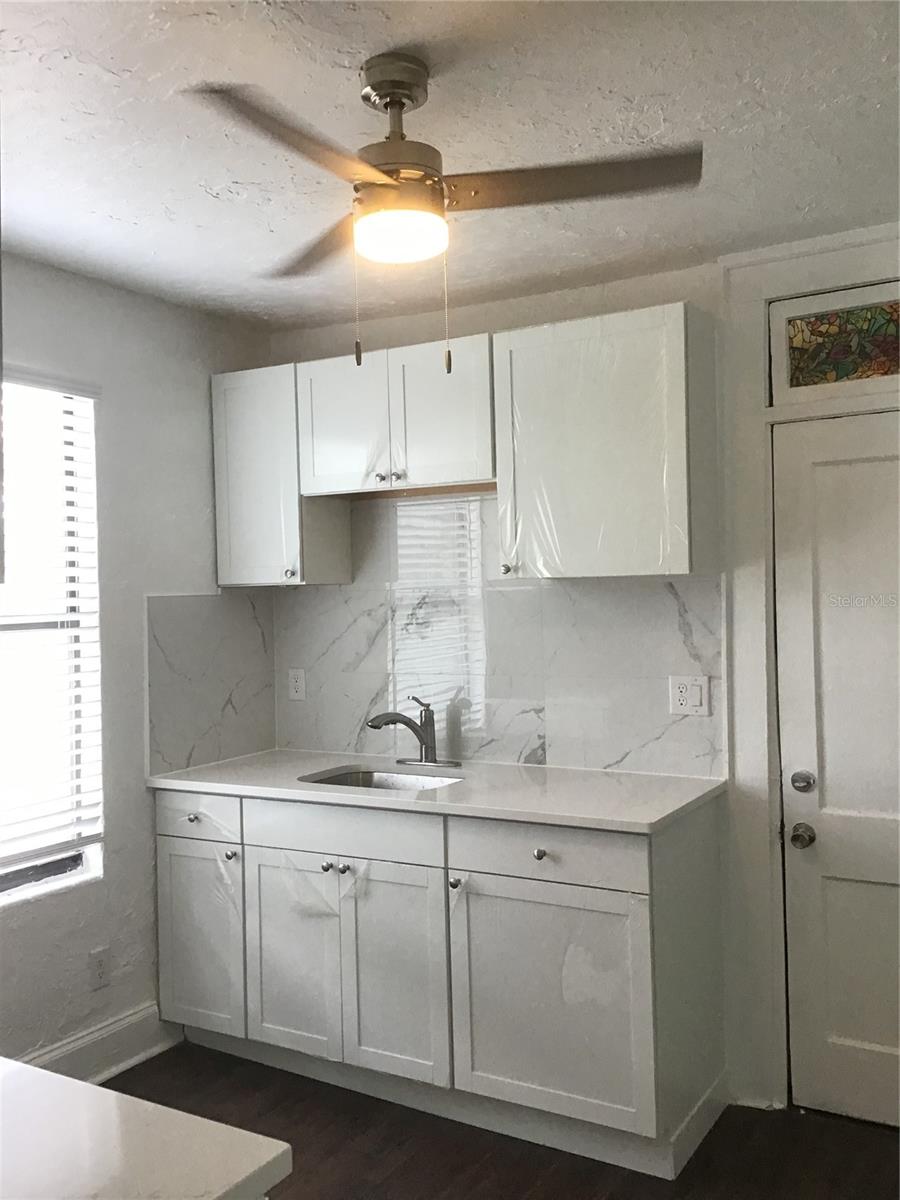 VENICE HOMESITE CO - Residential Lease