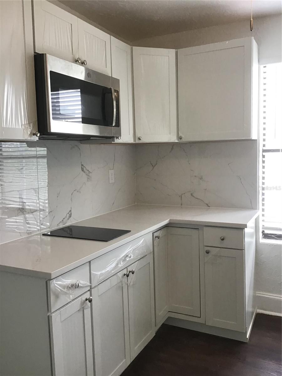 All Utilities Included!
This conveniently located apartment in the heart of Nokomis offers the perfect blend of comfort and accessibility. With utilities included in the rent, you can enjoy hassle-free living just minutes from shopping, dining, top-rated golf courses, and some of Florida’s most stunning beaches.
Experience the beauty of Casey Key, Venice Beach, and the #1 Beach in the USA, all just a short drive away. Don’t miss this opportunity to live in a prime location with everything you need right at your fingertips!