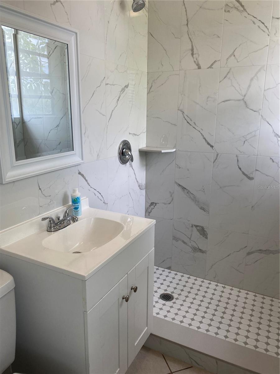 VENICE HOMESITE CO - Residential Lease