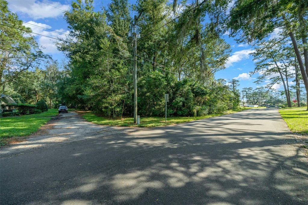 Photo of 0 SE 15 Street, Ocala, FL 34471 (MLS # OM687015)