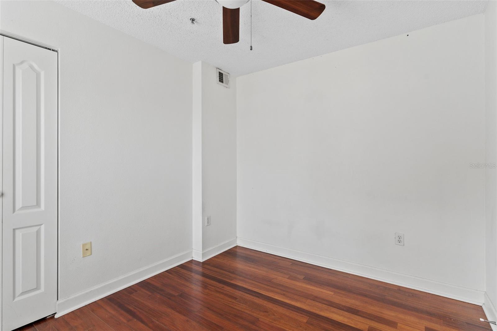 MIRIADA CONDO - Residential