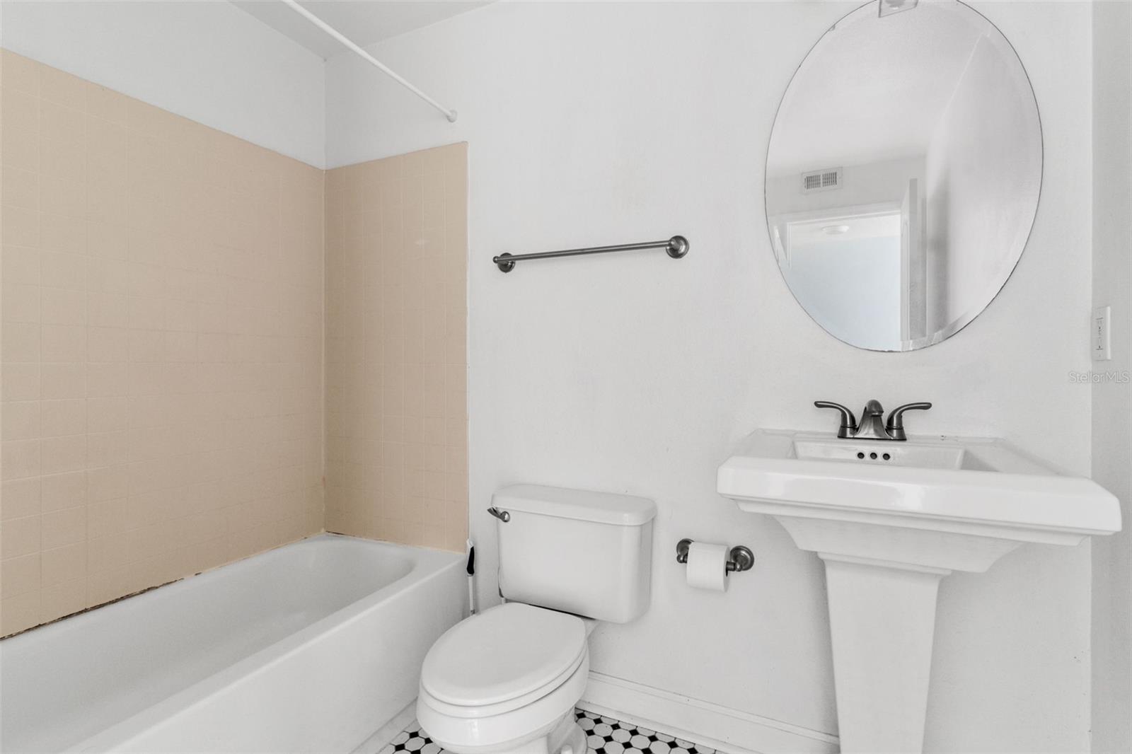 MIRIADA CONDO - Residential