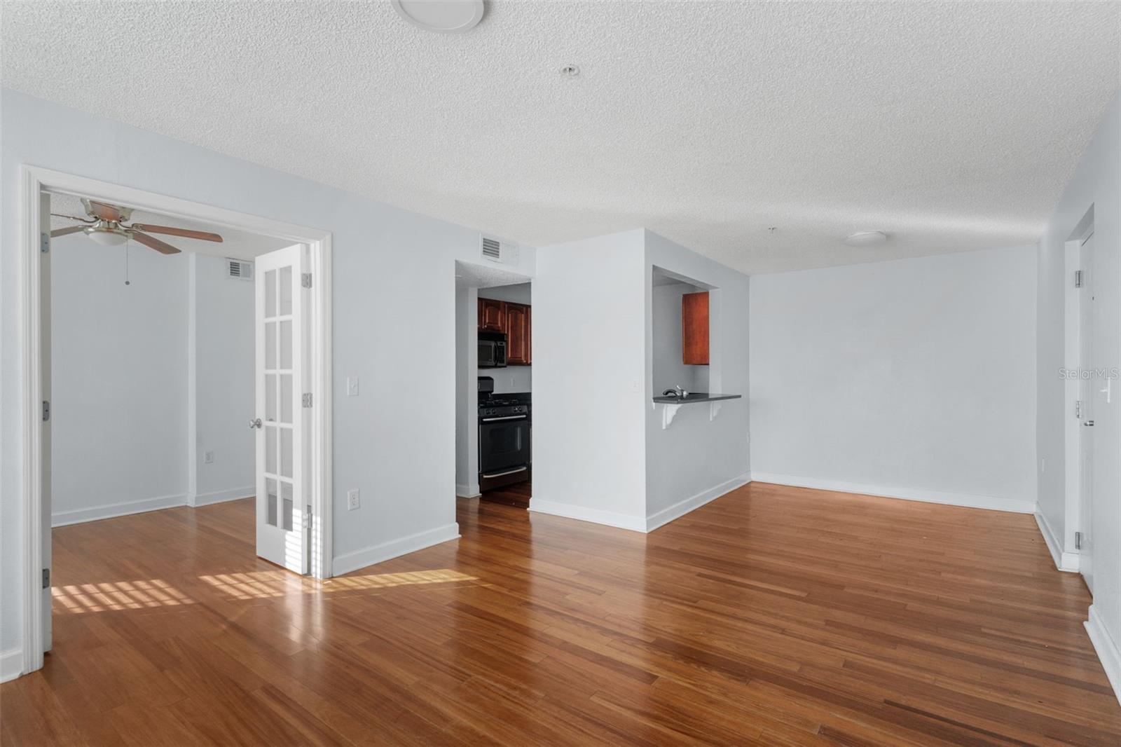 MIRIADA CONDO - Residential