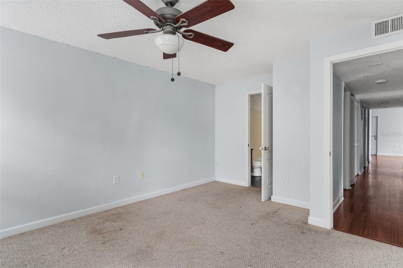 MIRIADA CONDO - Residential