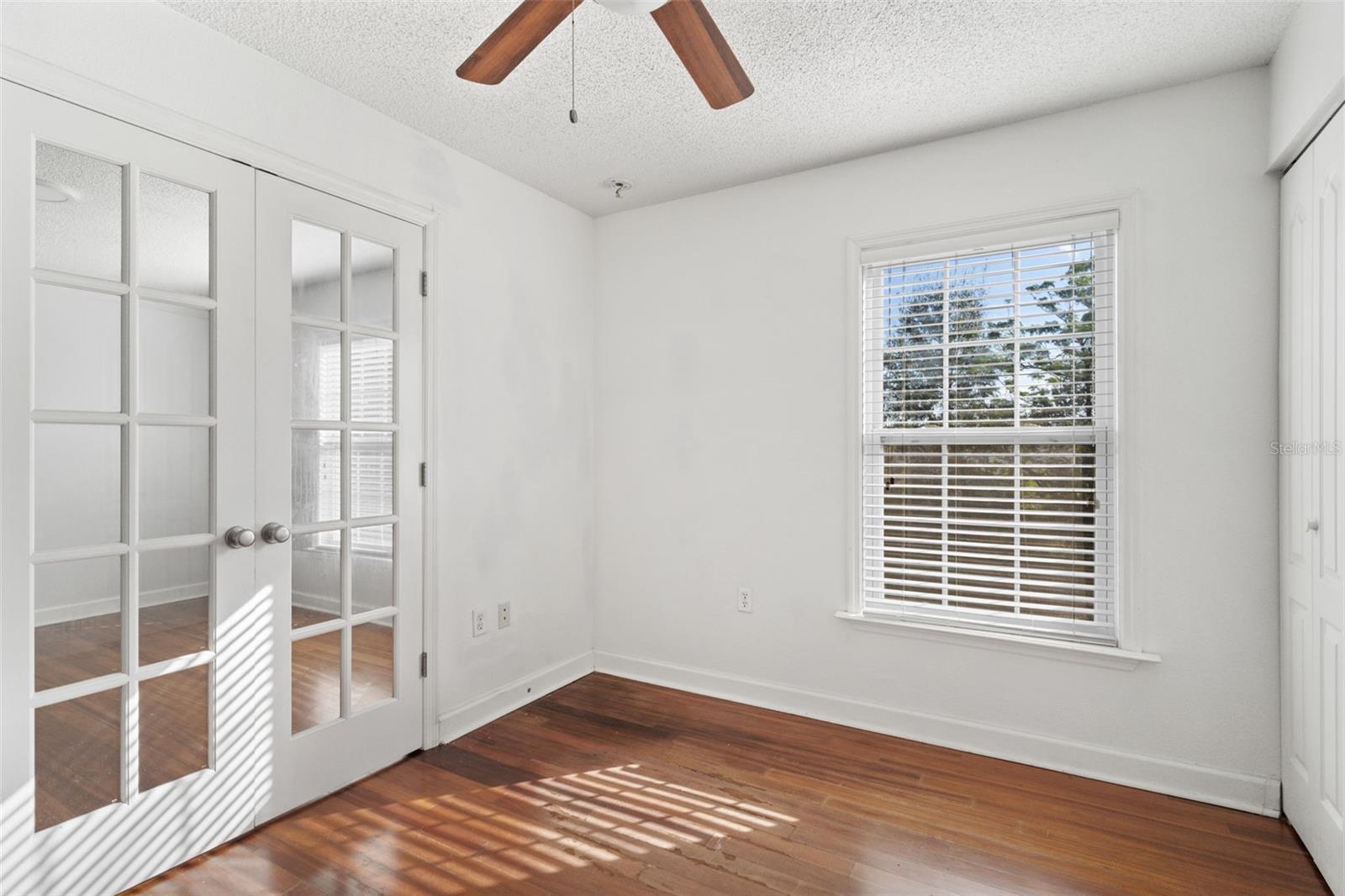 MIRIADA CONDO - Residential