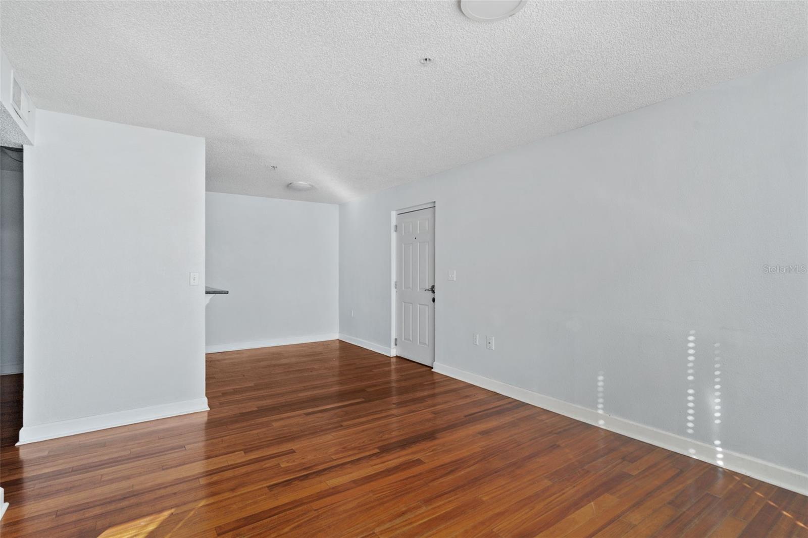 MIRIADA CONDO - Residential