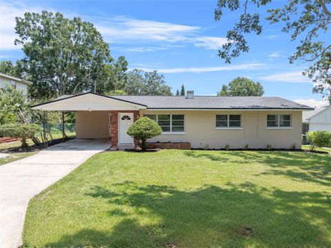 A home in LAKELAND