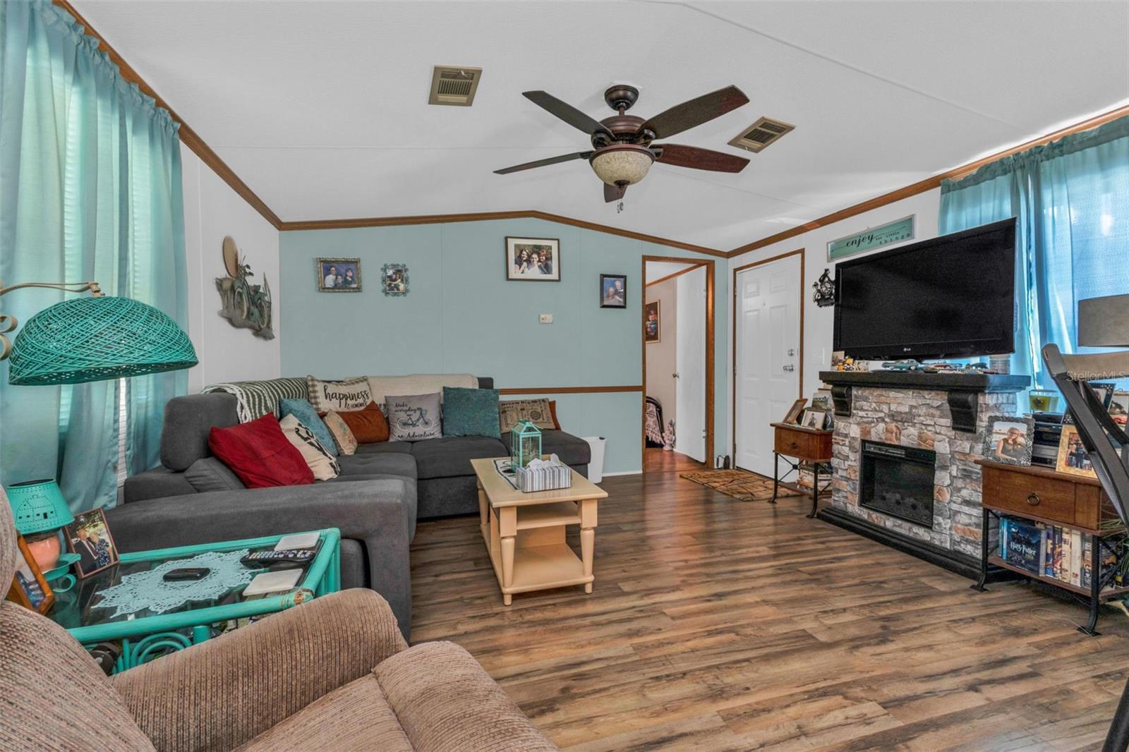 1607 WOODLAWN AVENUE