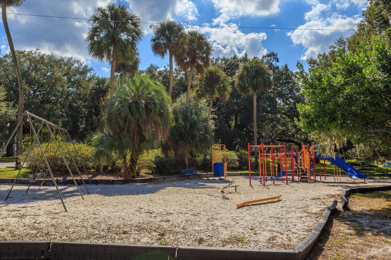 CROWN OAKS - Residential