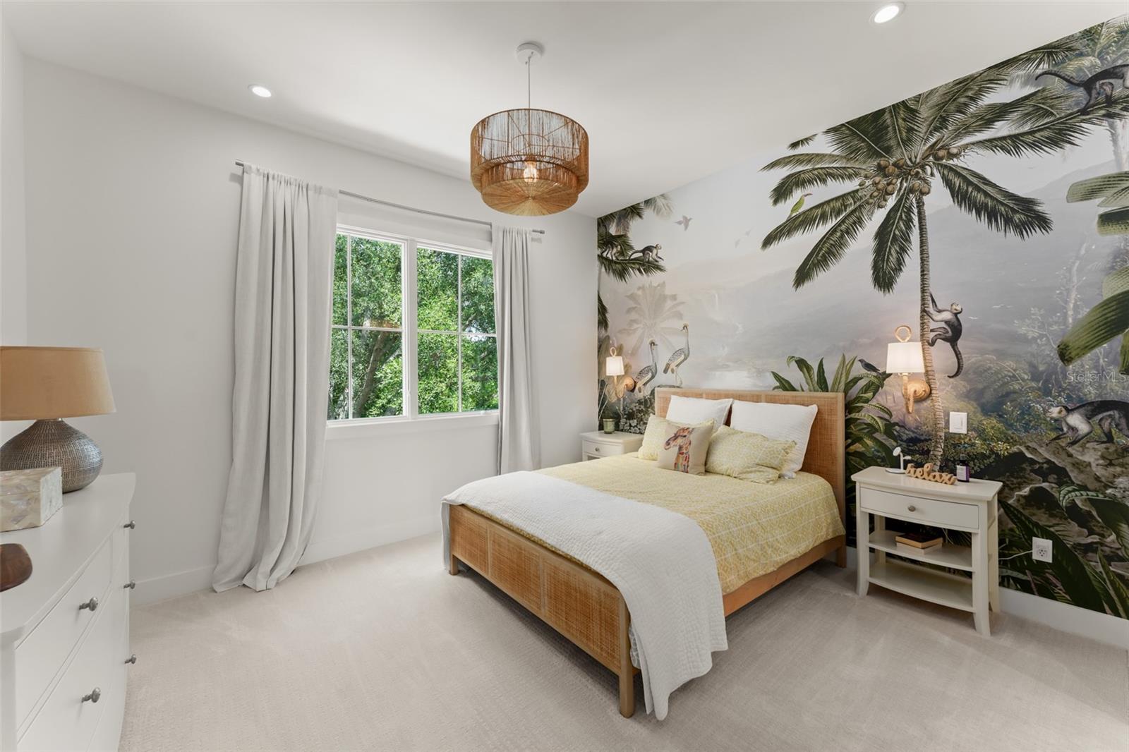 SUNSET LAKES - Residential