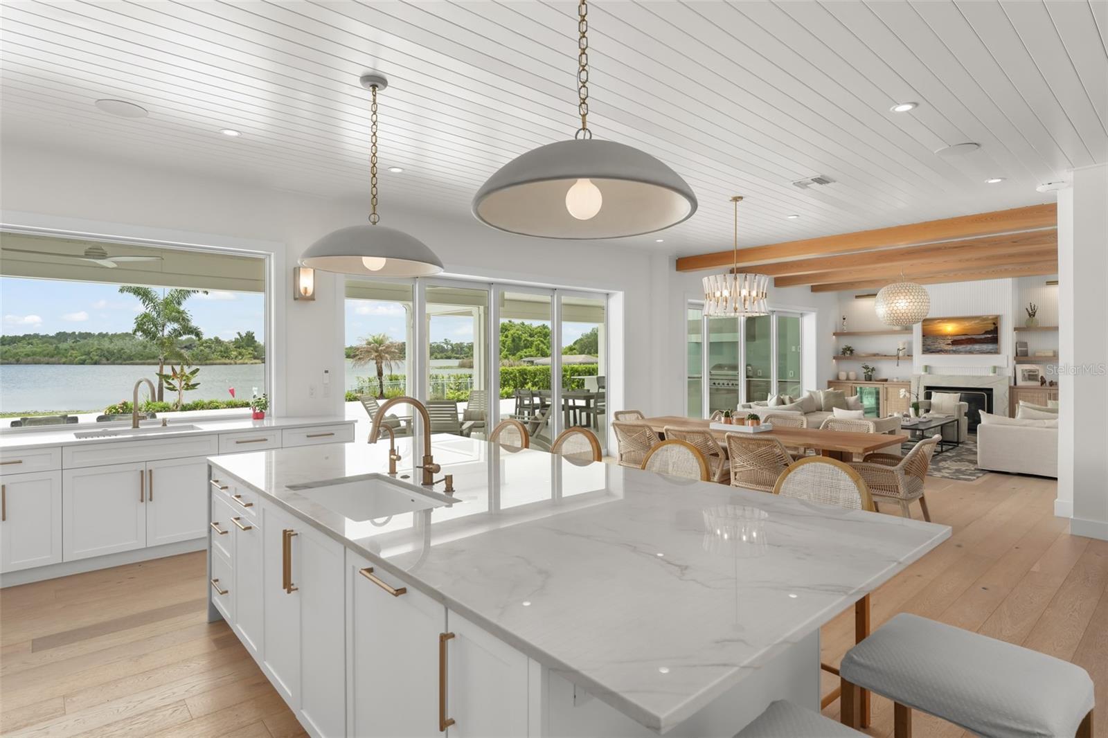 SUNSET LAKES - Residential