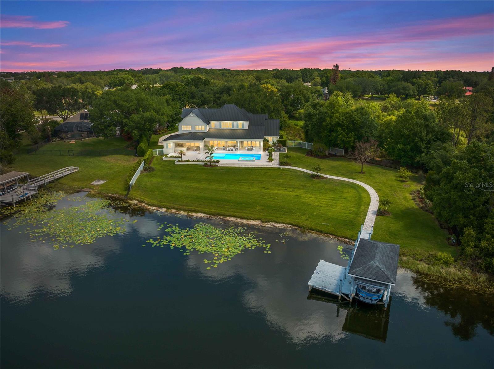 SUNSET LAKES - Residential