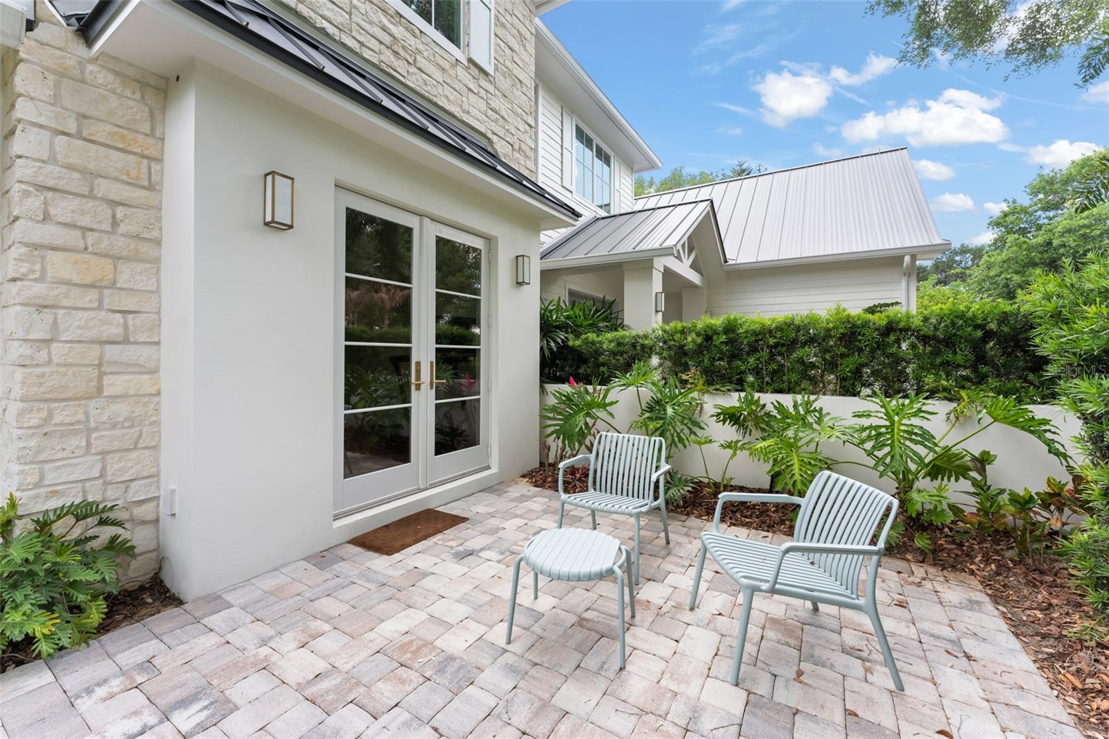 SUNSET LAKES - Residential