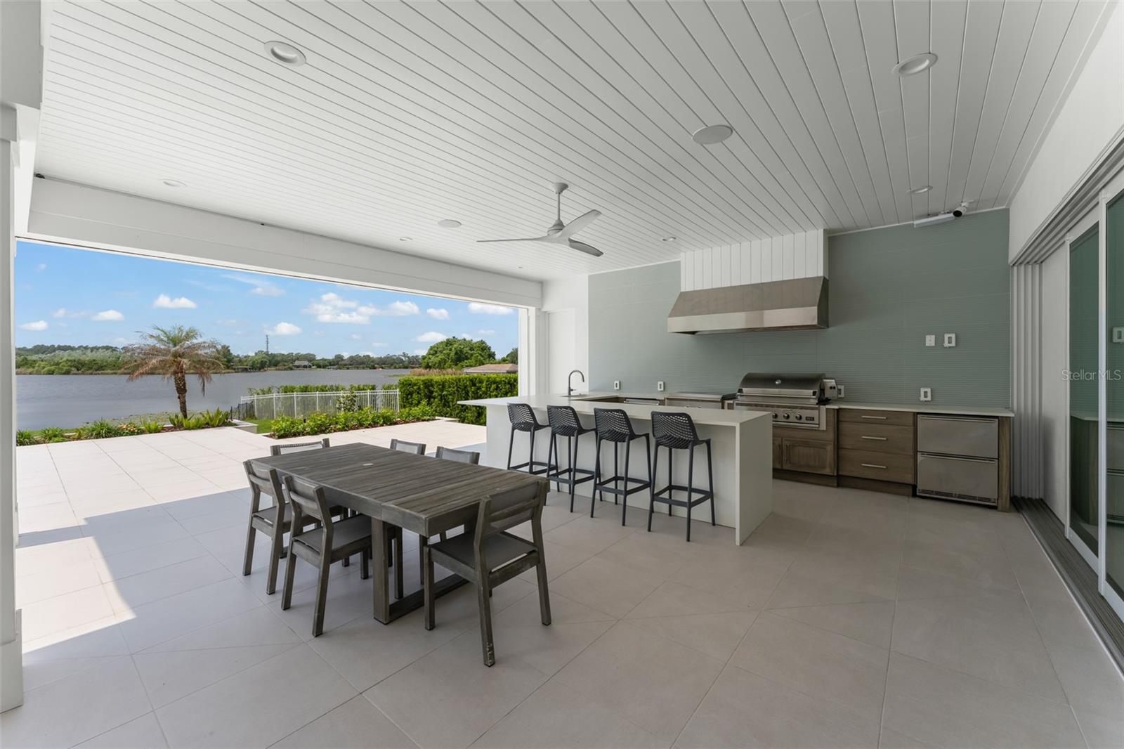SUNSET LAKES - Residential