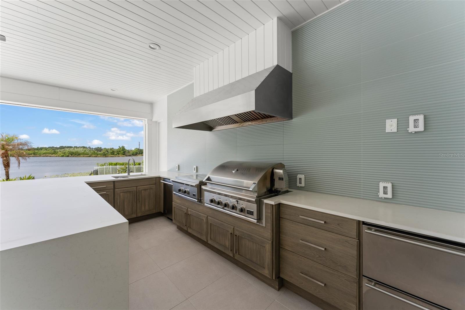SUNSET LAKES - Residential