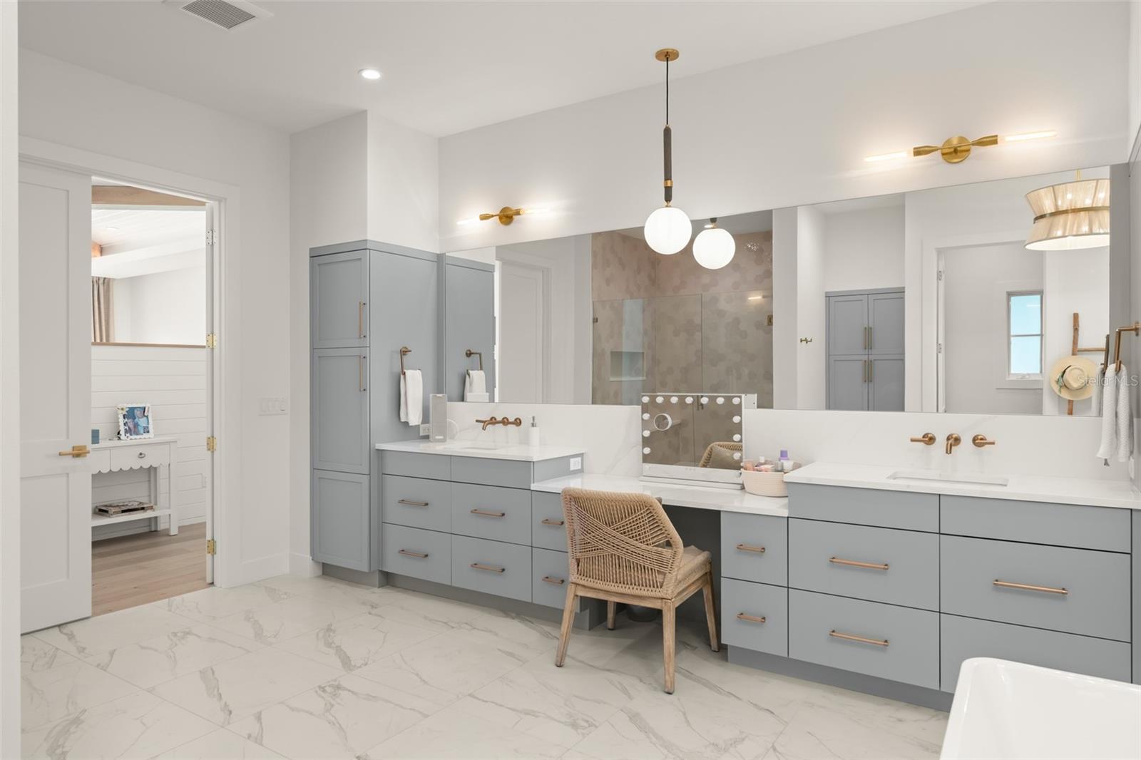 SUNSET LAKES - Residential