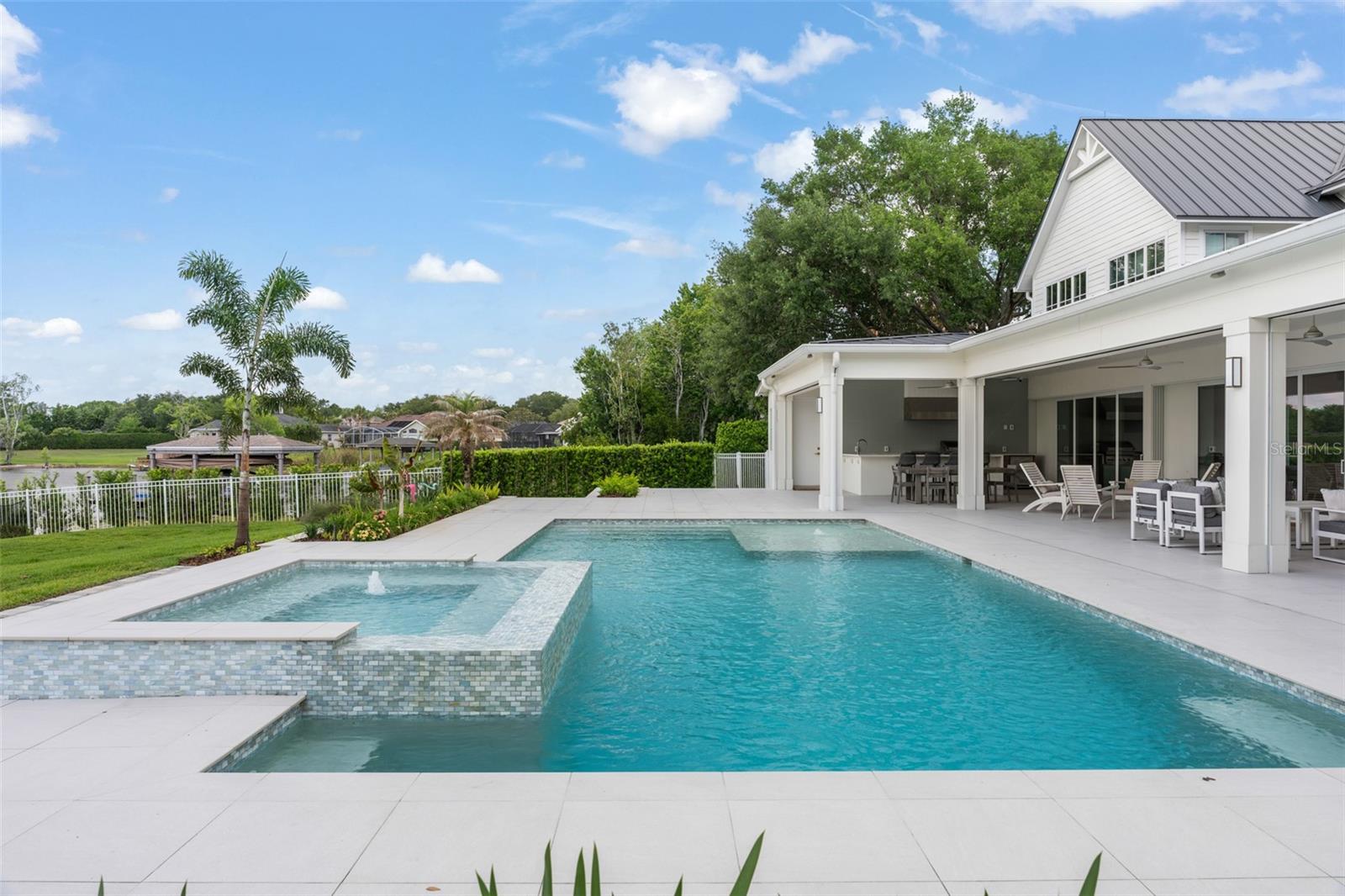 SUNSET LAKES - Residential