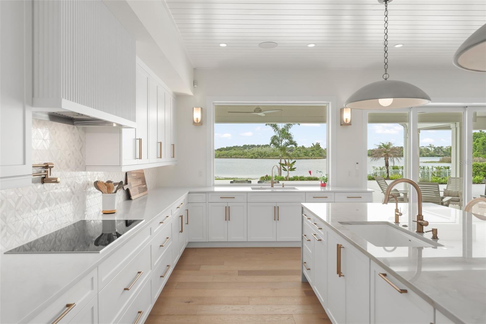 SUNSET LAKES - Residential