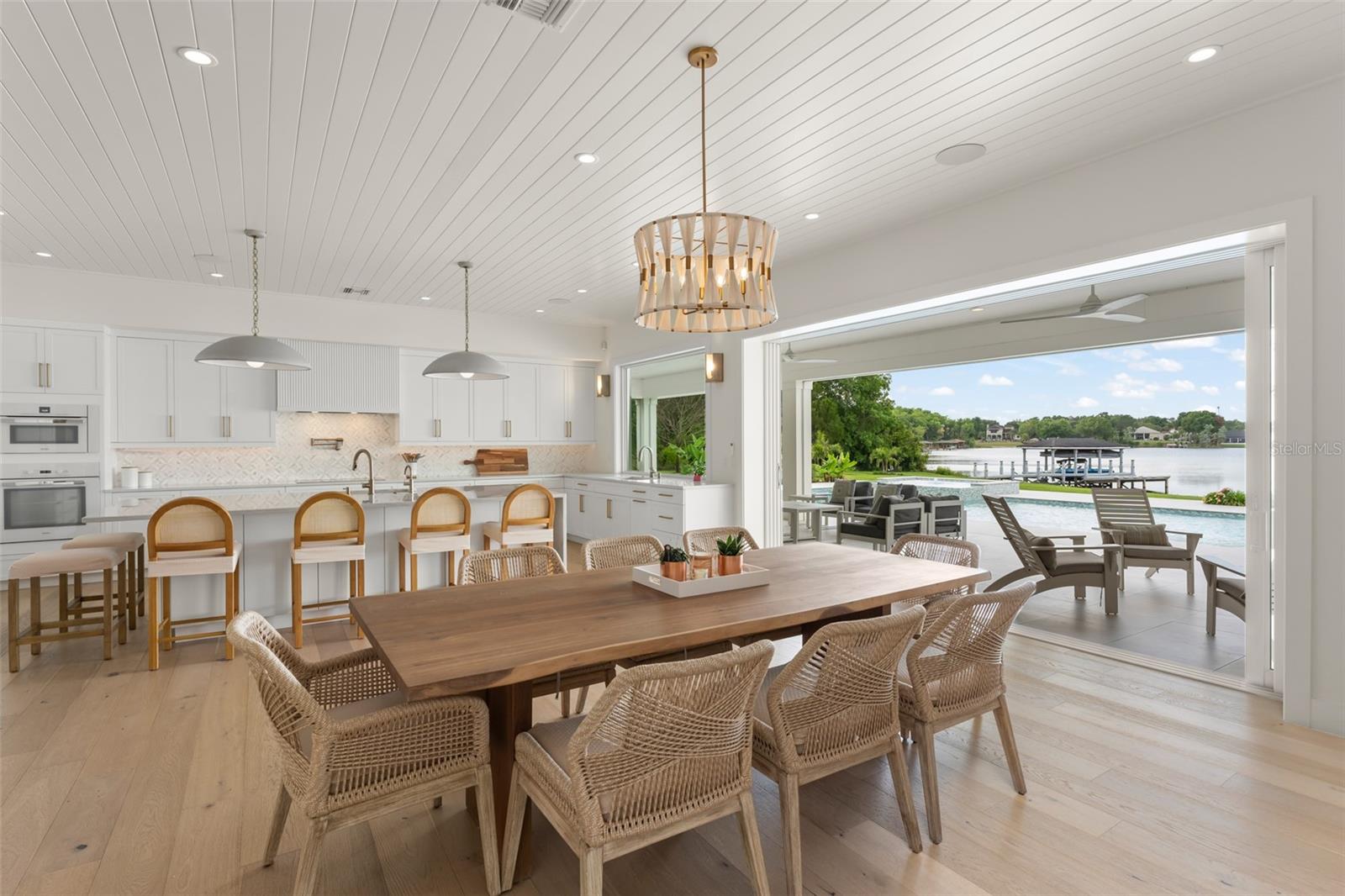 SUNSET LAKES - Residential