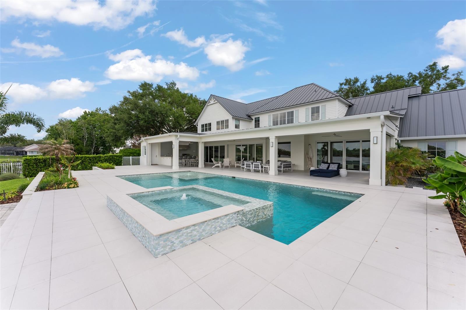 SUNSET LAKES - Residential